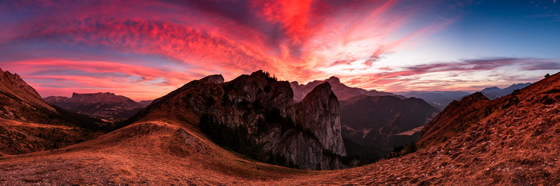 XT517779-Panorama.jpg